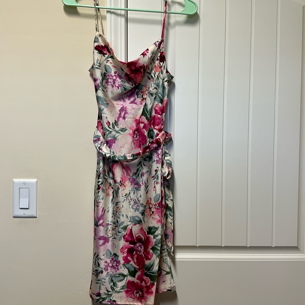 Express front tie dress, size small. Pictures don’t do it justice.